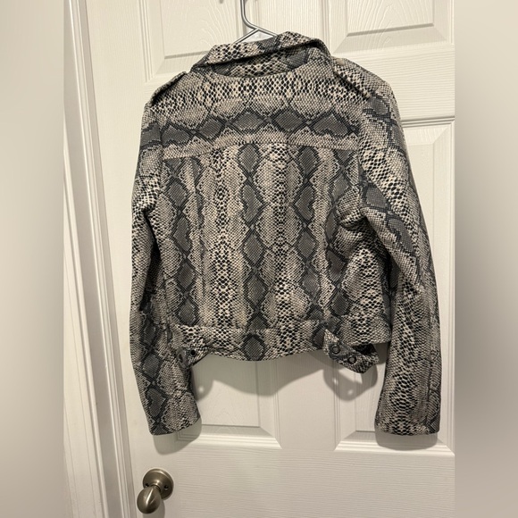 NWT Fate Faux Snake Skin Moto Jacket Size Small. Style # FC-692. - Picture 4 of 8